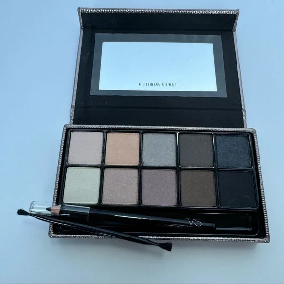 Victoria’s Secret THE NAKEDS Eyeshadow Palette, brush & extreme black eye liner